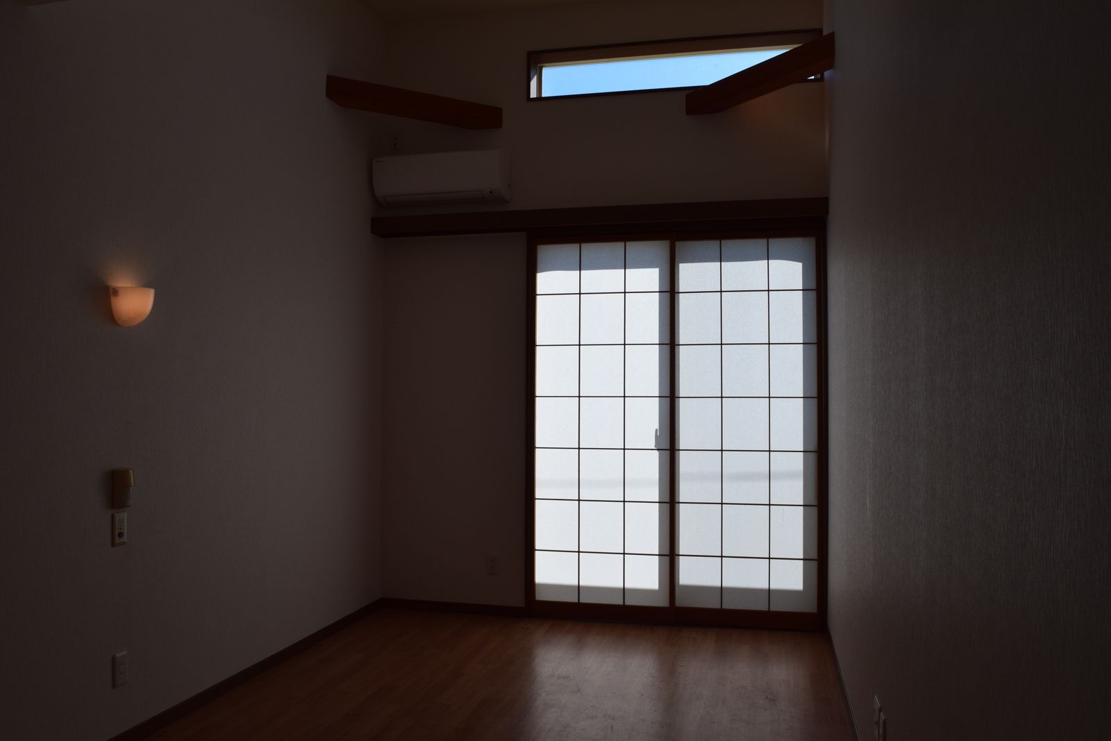 高い天井の居室
